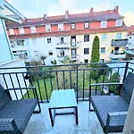 Monteurhaus Mit Zwei In Bremen-mitte, Parkplatz & Wlan ブレーメン