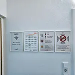Monteurhaus Mit Zwei In Bremen-mitte, Parkplatz & Wlan Апартаменти
