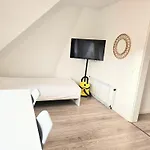 Monteurhaus Mit Zwei In Bremen-mitte, Parkplatz & Wlan アパート ブレーメン