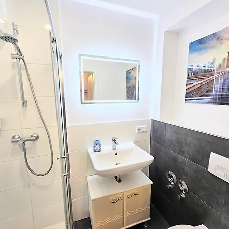 Monteurhaus Mit Zwei In Bremen-mitte, Parkplatz & Wlan *