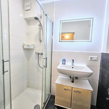 Monteurhaus Mit Zwei In Bremen-mitte, Parkplatz & Wlan